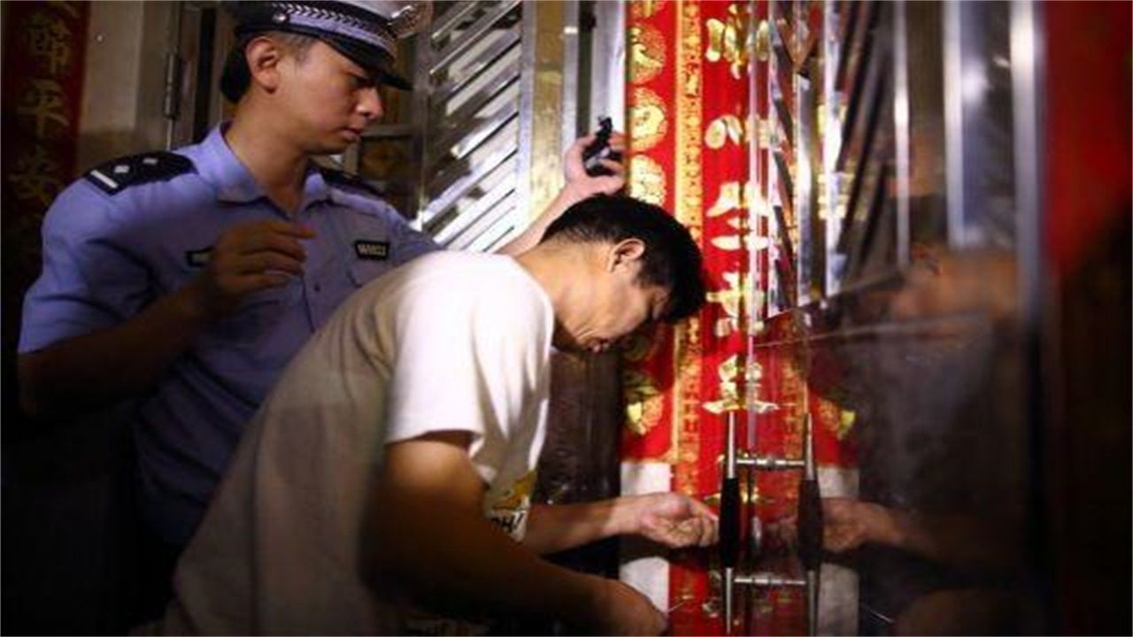 那曲地区请开锁师傅开了锁后，师傅